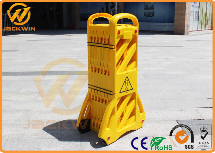 PVC Injection Yellow Extensible Plastic Traffic Barriers Fencing Portable Max Length 3.9M