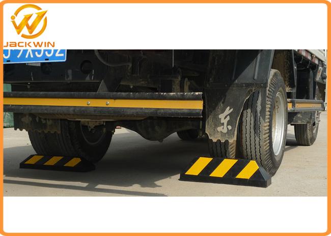 Reflective Durable Rubber Car Parking Wheel Stops for Trucks 550*150*100 mm