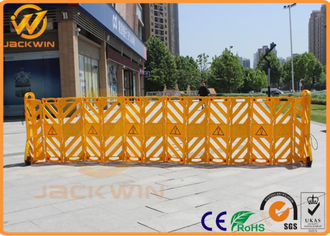 Portable Plastic Traffic Barriers Expandable Safety Barriers Max 3.9 Meters