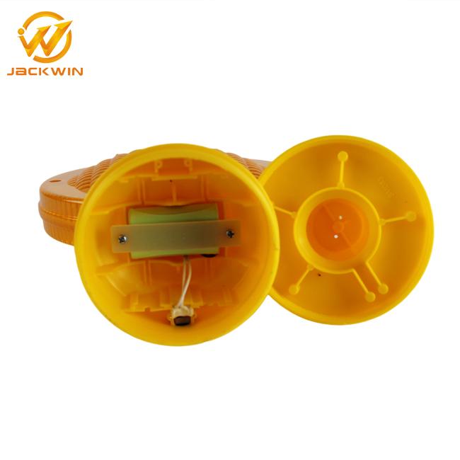 0.3W ABS Rechargeable Traffic Warning Lights / Amber Flashing Lights 185*95*325MM Solar Panel