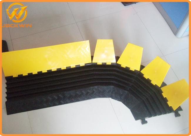Resist Compression Plastic Cable Protector Ramp / Electric Wire Rubber Floor Cable Cover With Curves