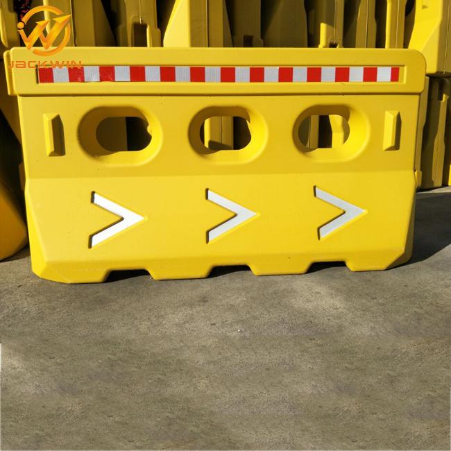 1500*800mm Red & White Water Filled Plastic Flood Barriers FOR Road Construction Site