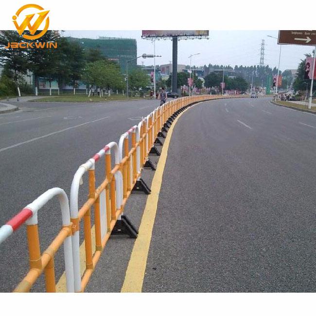 1500*1000Mm Road Plastic Traffic Barriers 360 Degree Swiveled Feet Interlock