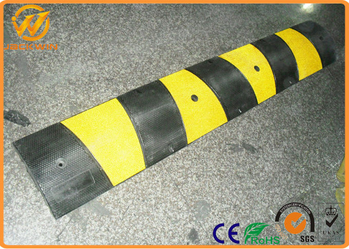Reflective Prefabricated Speed Bumps for Parking lot / Road Safety 1830*300*60 mm